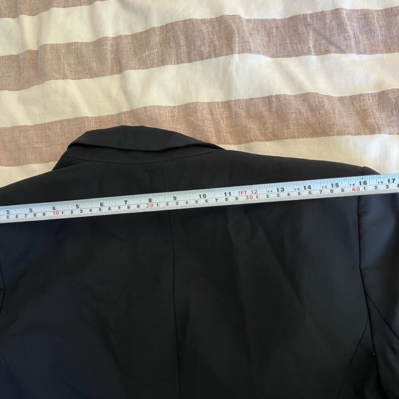 Theory Gabe One Button
Stretch Wool Blazer Style #
80001199. Black Size 12 - Picture 16 of 17